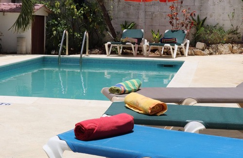 Douglas Apartment | Hibiscus 3-bed Suite at Sungold House Barbados