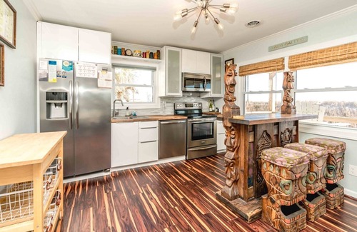 North Topsail Beach House | Hibiscus Hut - 2 BR Cottage with Panoramic Ocean Views! Dog Friendly