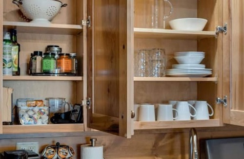 Berlin Apartment | Hickory Suite · Romantic Getaway on Main Street - Hickory Suite