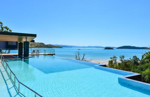 Hamilton Island Villa | Hidden Cove 2 - Beachfront, Private Pool & Buggy