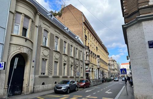 Zagreb Apartment | Hidden Garden 1