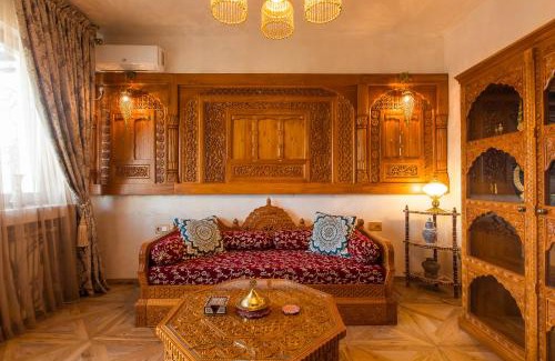 Bucharest City-Centre Apartment | Hidden Gem Antique Apartment with City Views