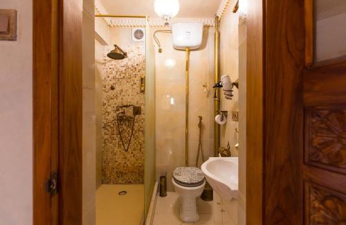 Bucharest City-Centre Apartment | Hidden Gem Antique Apartment with City Views