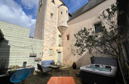 Bayeux House | Hidden gem in Bayeux : 3 bedrooms, backyard and spa - king and queen size beds