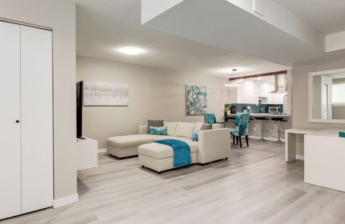 Montgomery House | Hidden gem! Modern-chic guest suite in Central NW