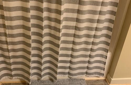 Fentress Apartment | "Hidden Gem overlooking "Coffee Shop" 20 mins from Beach-Pet Friendly