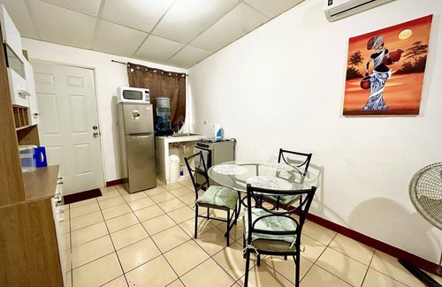 Managua House | Hidden Gem: Peaceful charm, convenient amenities, and strategic location.
