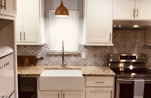 Galveston Cottage | Hidden Gem "Yellow Door Cabana"