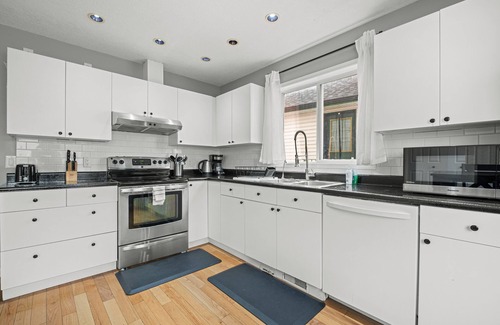 Hidden Valley House | Hidden Haven - Renovated 3Bdrm 2.5Bath in Quiet Neighborhood