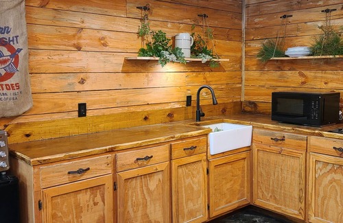 Grand Saline Cabin | Hidden in East Texas Piney Woods - Rustic Western Jail Cabin - Canton 1st Monday