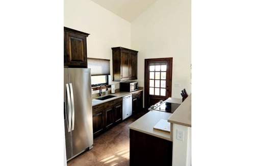 Montrose County House | Hidden Ivancie Cabin on Vineyard with Hot Tub