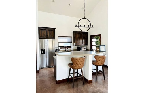 Montrose County House | Hidden Ivancie Cabin on Vineyard with Hot Tub