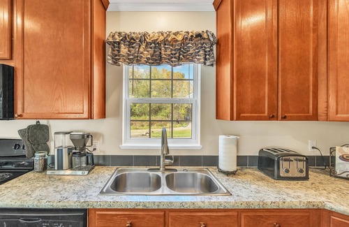 Brighton House | Hidden Lake Front ≈ New Build ★ Private Beach ✹ Fast WiFi ✔