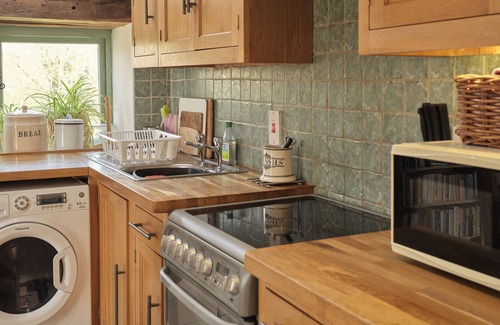 Lydney Cottage | Hidden lakeside gem in the Forest of Dean