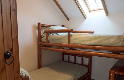 Lydney Cottage | Hidden lakeside gem in the Forest of Dean