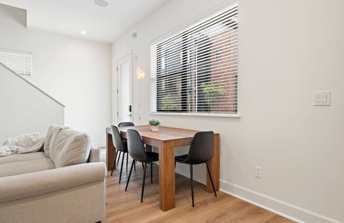 Cedars Apartment | Hidden Luxury Oasis in Downtown Dallas w/Parking