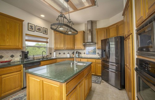 Fischer House | Hidden Oaks- Spacious 5 bedroom with pool, come and relax!
