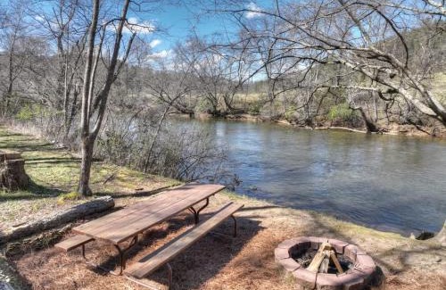 Blue Ridge House | Hidden River - Short Hike to Toccoa River Access