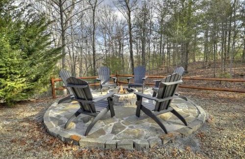 Blue Ridge House | Hidden River - Short Hike to Toccoa River Access