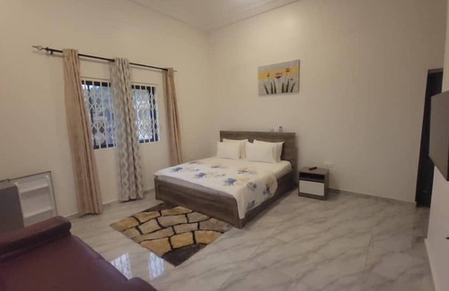 Nungua Hotel | Hide View Hotel