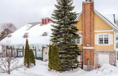 Oro-Medonte Apartment | Hideaway 2BR Condo Pool & Heated Pool