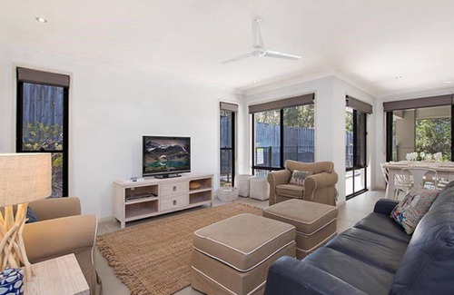 Moffat Beach House | Hideaway - An elegant modern family home