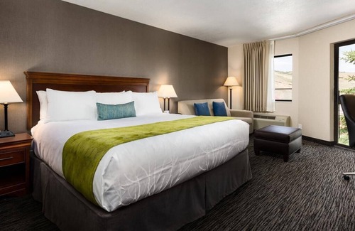 Kimball Junction Hotel | Hideaway in Park City! Indoor Pool, Free Breakfast, Free Shuttle, Pets Allowed!