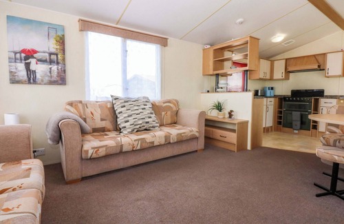 Towyn Cottage | HIDEAWAY LODGE, pet friendly, country holiday cottage in Abergele