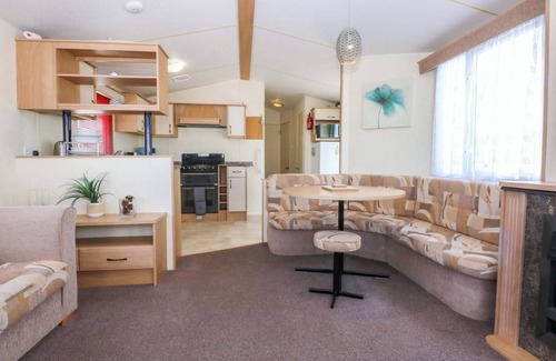 Towyn Cottage | HIDEAWAY LODGE, pet friendly, country holiday cottage in Abergele