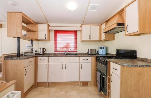 Towyn Cottage | HIDEAWAY LODGE, pet friendly, country holiday cottage in Abergele