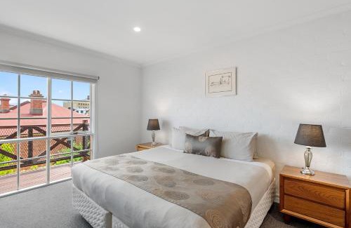 Launceston CBD Hotel | Hideaway on George