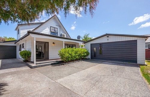 Richmond Heights House | Hideaway on Hyde - Taupo Holiday Home