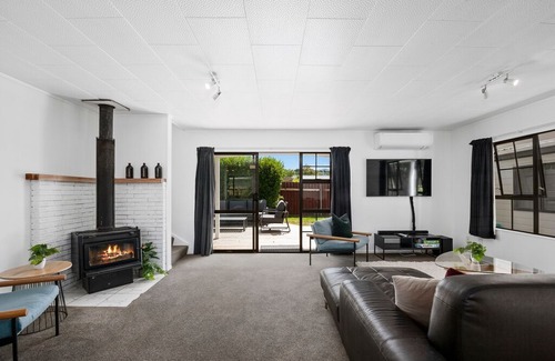 Richmond Heights House | Hideaway on Hyde - Taupo Holiday Home
