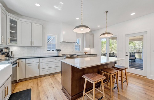 Moneta House | Hideaway Ridge, Lakefront NEW Luxury w/7-Bedrooms + Heated Salt Pool, Covered Decks, Hot Tub & Dock