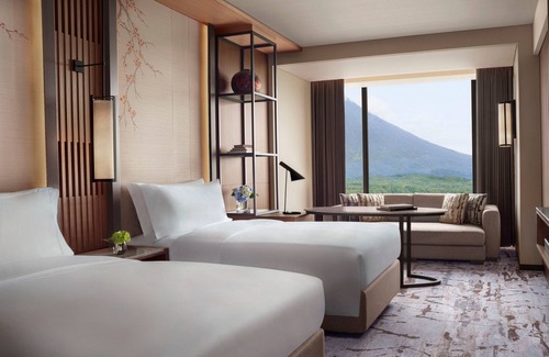 Niseko Hotel | Higashiyama Niseko Village, a Ritz-Carlton Reserve