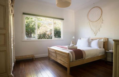 Margaret River House | Higgins Hideaway - Central Cottage with Garden Oasis