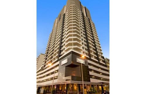 Darwin City Centre Apartment | High Above, Pandanas Darwin 21st floor with views