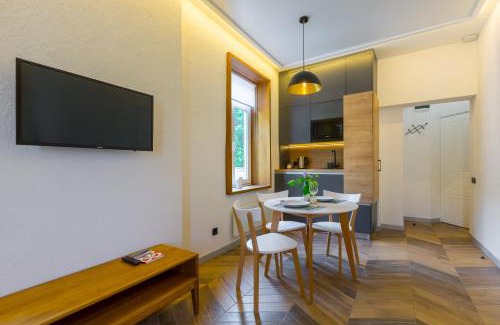 Lviv City Center Apartment | High castle park view studio