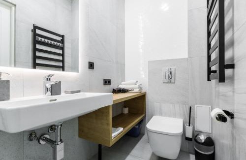 Lviv City Center Apartment | High castle park view studio