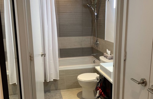 Toronto Entertainment District Condo | High-Ceiling Condo in Downtown Toronto