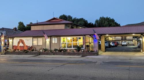 Salina Hotel | High Desert Inn