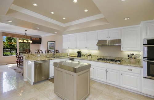 Newport Center Condo | High End Amenities, 2 King BRs, each w/Private Bath, Gated Community, Private Patio in Sea Island