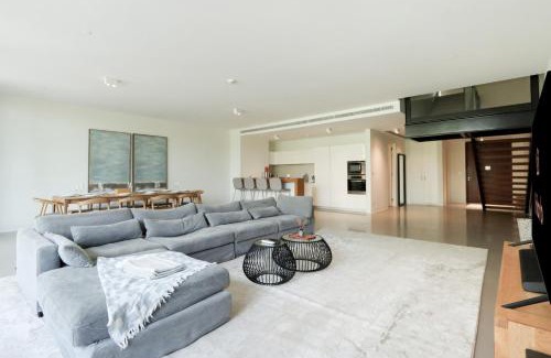 Dubai Apartment | High-end Beachfront 4BR Duplex with Patio Sea and Burj View