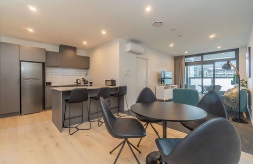 Epsom Apartment | High End Centrally located apartment with carpark
