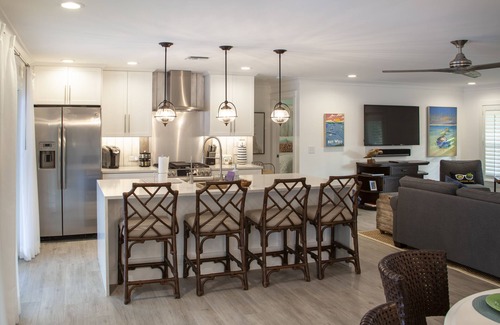 Jupiter House | High End, Head to Toe Renovation home with Pool & Hot tub