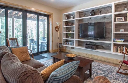Kinmount Cottage | High Falls Echo - Lower-Level of Luxury Waterfront Cottage!