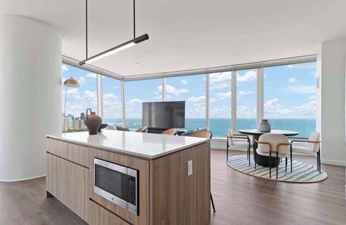 The Loop Apartment | High-Floor 2BRs: 2 Units, Elite Amenities