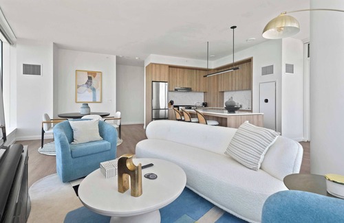 The Loop Apartment | High-Floor 2BRs: 2 Units, Elite Amenities
