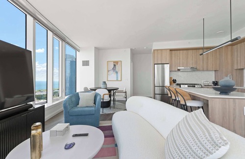 The Loop Apartment | High-Floor 2BRs: 2 Units, Elite Amenities