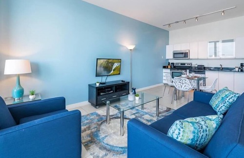 North Beach Apartment | High Floor Apt w Direct Ocean View | Beach Access + Private Balcony